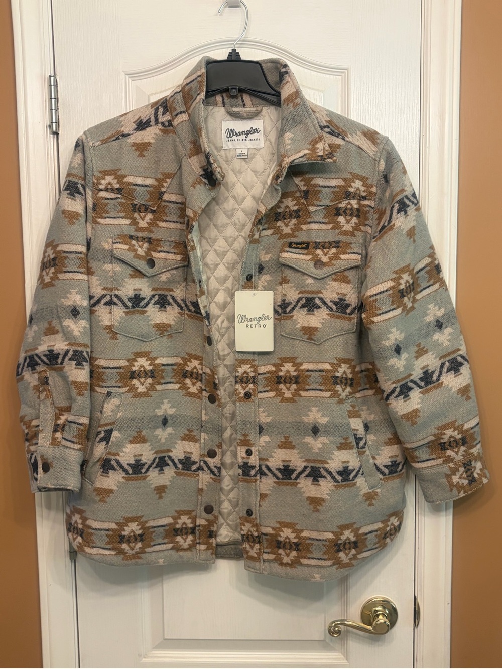 New Wrangler Retro Aztec
Southwestern Quilted
Jacquard Shacket Jacket - Size XXL